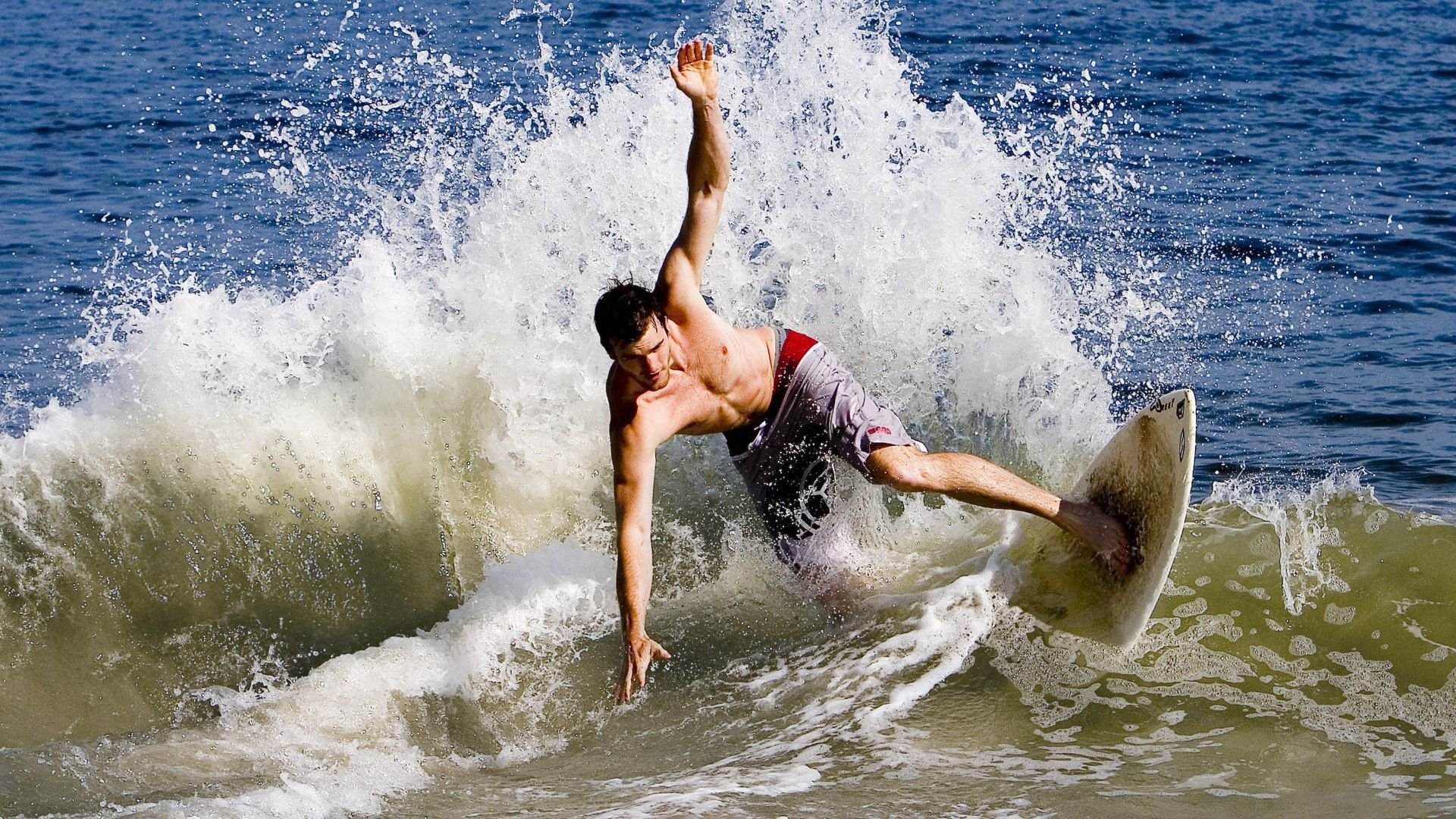 乌拉圭男篮在南美锦标赛中夺冠，篮球竞技激烈精彩